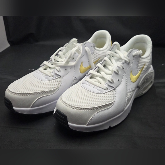 Wmns Nike Air Max Excee White and Gold Sneakers Sz 6 - Picture 1 of 9